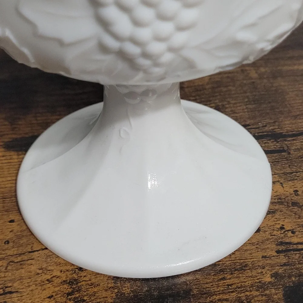 Vintage Milk Glass Large Grape Vine Colony Harvest Goblet Footed‎ Compote Bowl